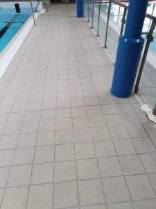 Cleaning Swimming Pool Tiles Brentwood